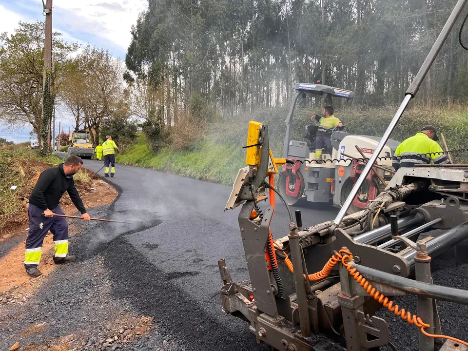Obras de mellora na estrada A Cheda-Guilfoi.