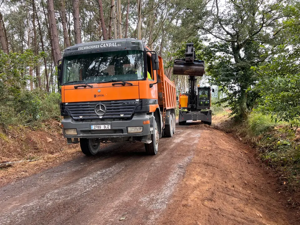 En marcha as obras de mellora da rede viaria na parroquia de Lendo.