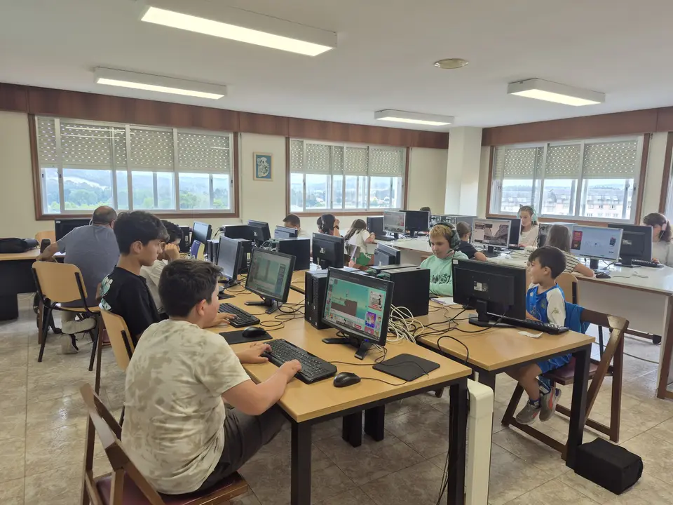 &Eacute;xito participativo nas tres quendas do campamento dixital do programa de ver&aacute;n.