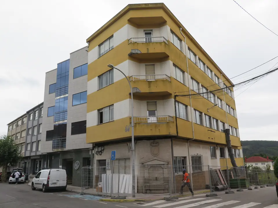 Obras para transformar servizos m&uacute;ltiples no Edificio Interxeracional.