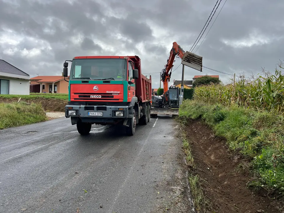 En marcha as obras de mellora da estrada no Cruceiro de Lest&oacute;n.