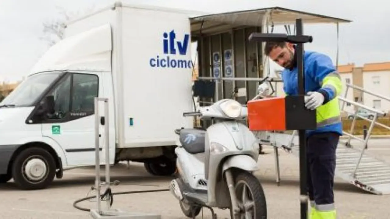 Nova convocatoria para pasar a ITV de ciclomotores na unidade m&oacute;bil