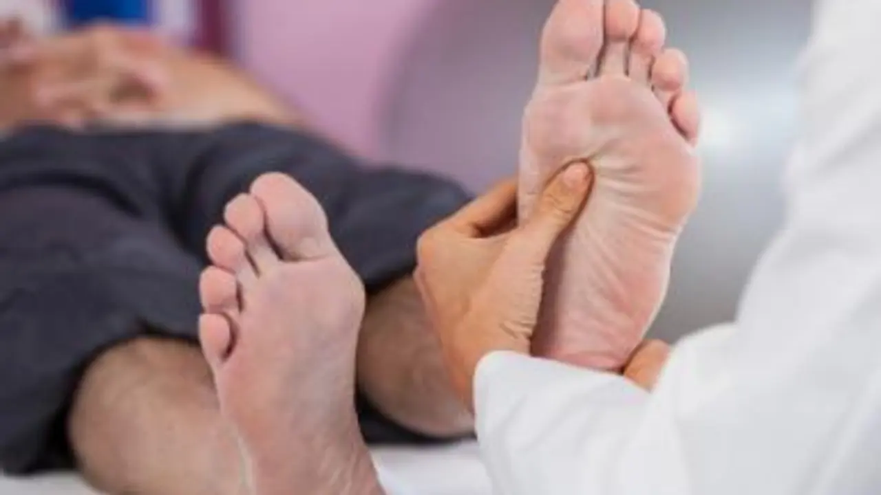Los pies de las personas mayores precisan sus cuidados