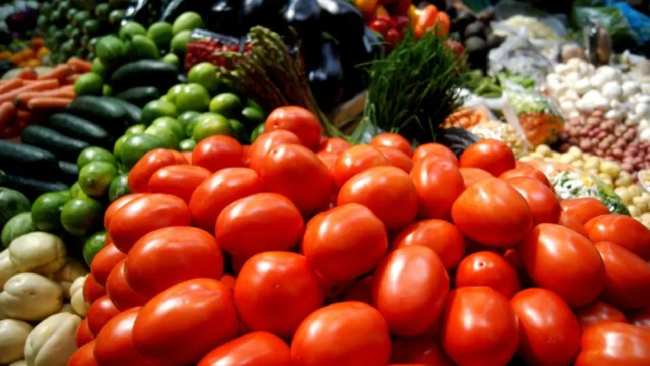 Comerciantes ambulantes na Feira de Paiosaco 