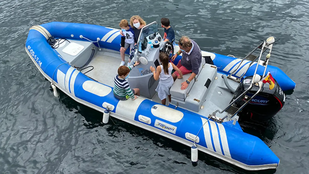 Los participantes hicieron un recorrido en barco de una hora de duraci&oacute;n