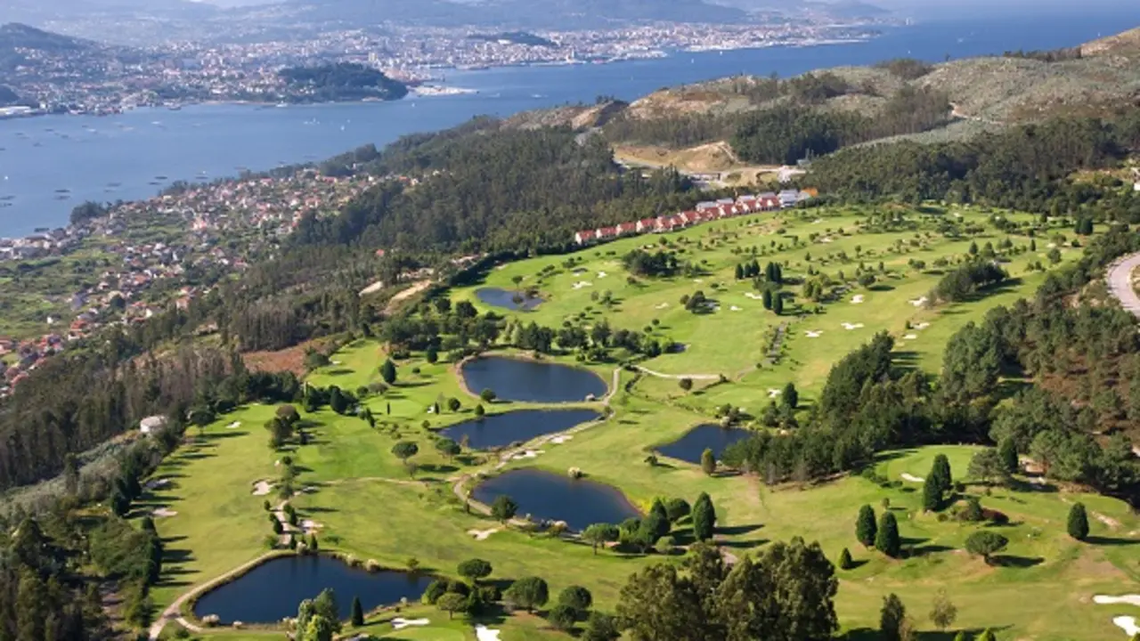 Golf R&iacute;a de Vigo-Moa&ntilde;a (Pontevedra) - Foto cecida por Turismo Galicia