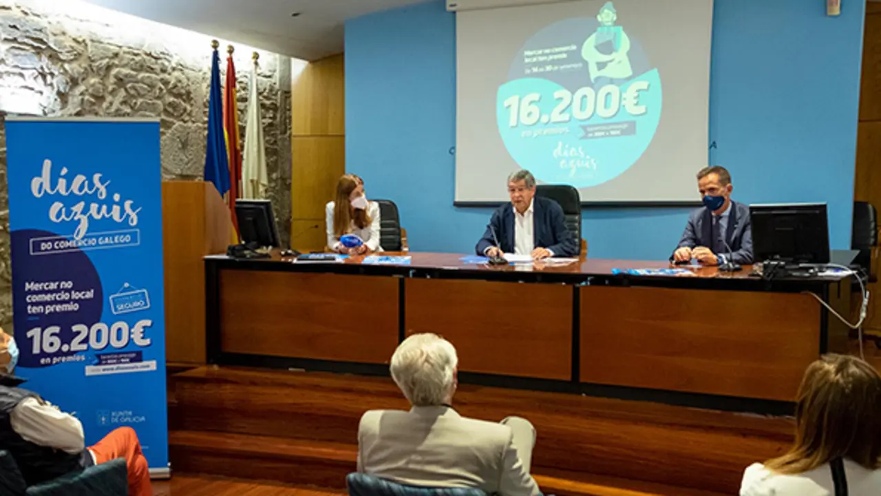 A directora xeral de Comercio e Consumo, Sol V&aacute;zquez, presenta a campa&ntilde;a D&iacute;as Azuis do comercio galego
foto Xo&aacute;n Crespo
