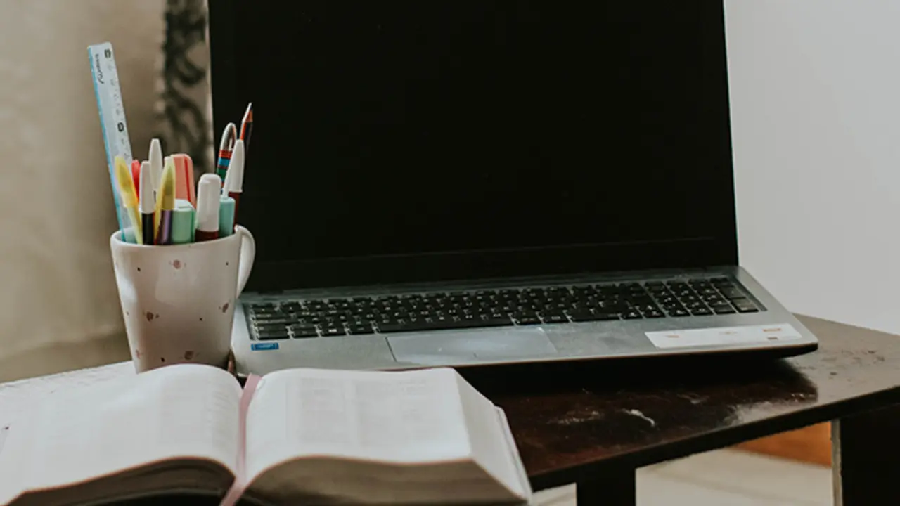 Rematar&aacute; o d&iacute;a 7 o prazo de solicitude nos dous programas de axudas aos estudantes do Concello da Laracha