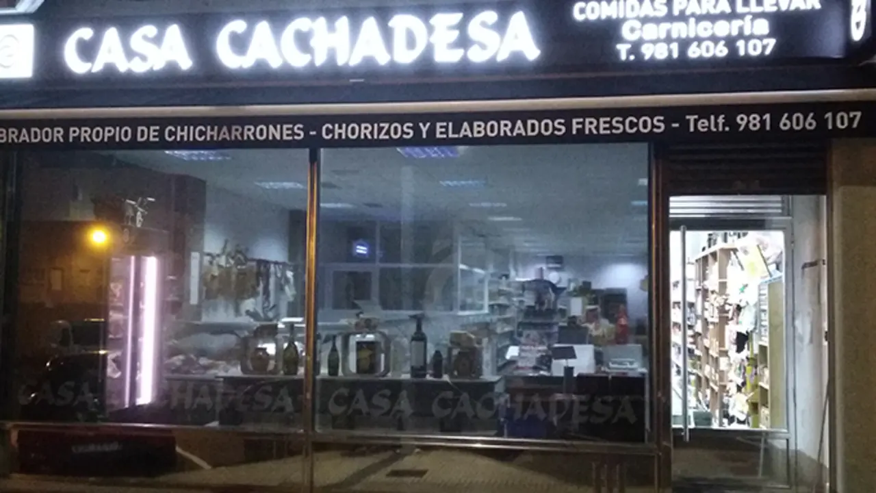 Frente de Casa Cachadesa empresa familiar situada en Paiosaco