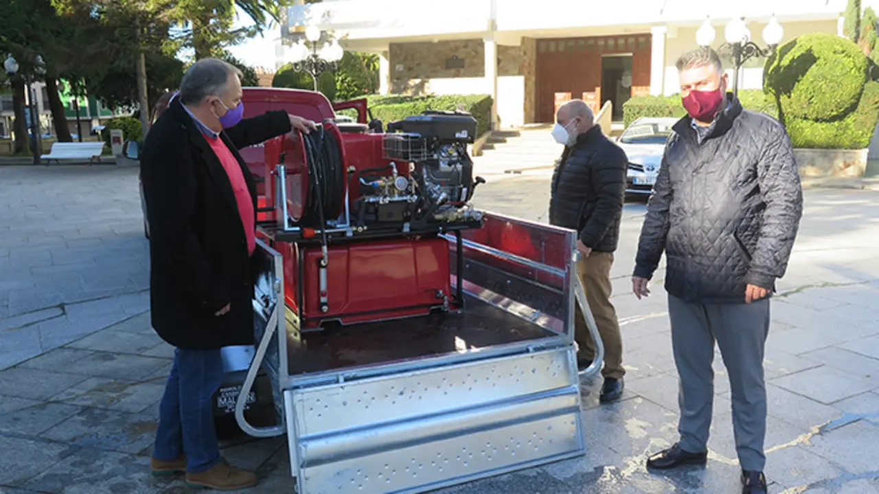 O equipamento foi recibido na praza do Concello da Laracha