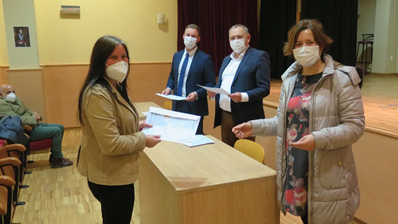 Acto de entrega dos diplomas ao alumnos do obradoiro de emprego Laracha V