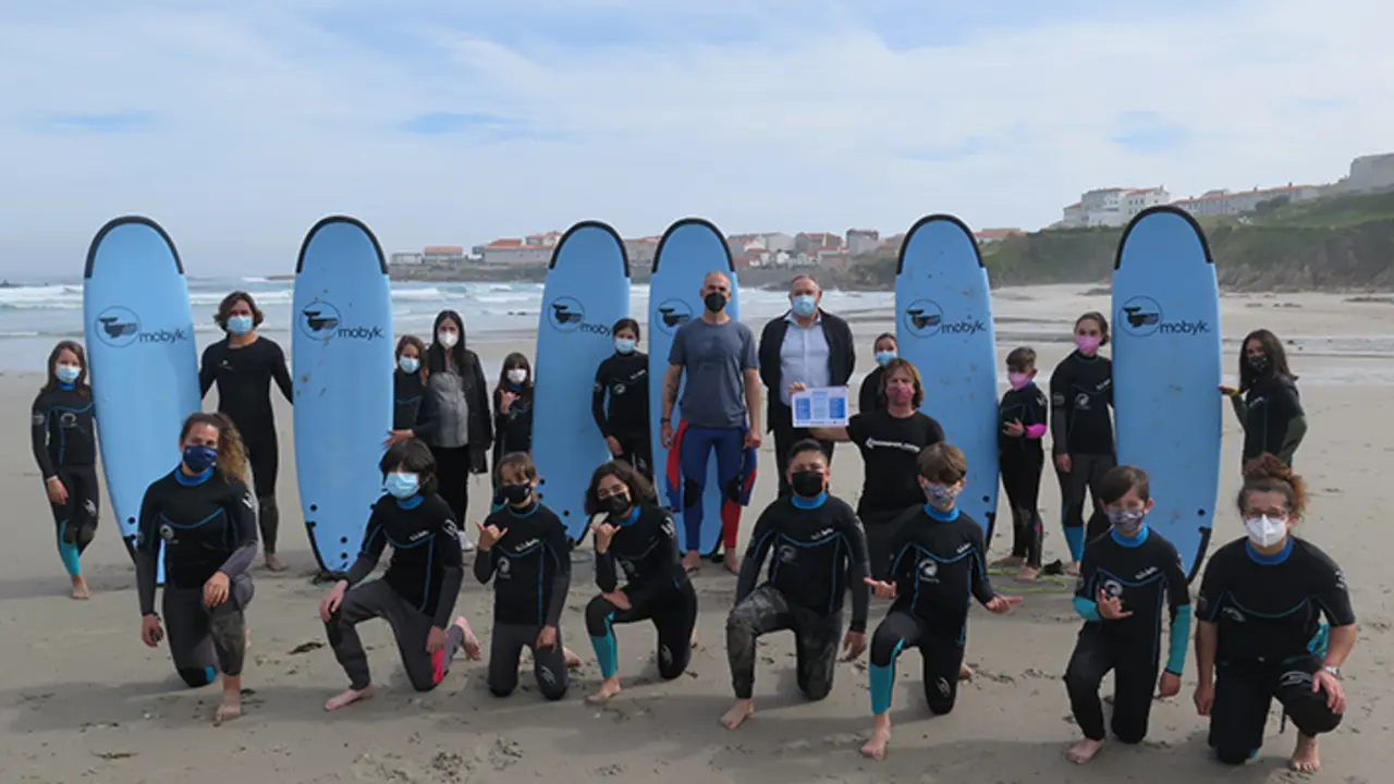 Alumnos na praia de Cai&oacute;n