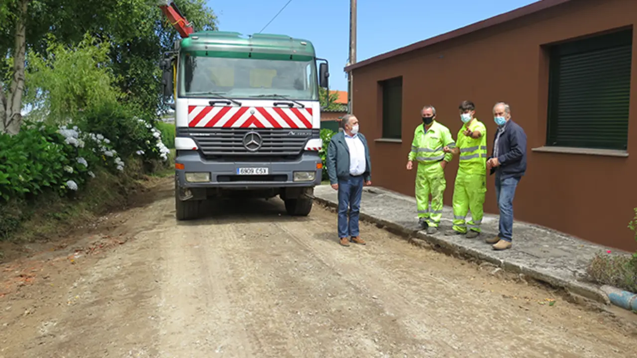 O alcalde, Jos&eacute; Manuel L&oacute;pez Varela, e o concelleiro de Urbanismo e Obras P&uacute;blicas, Jes&uacute;s Souto, visitaron o lugar das obras en Cabovila&ntilde;o
