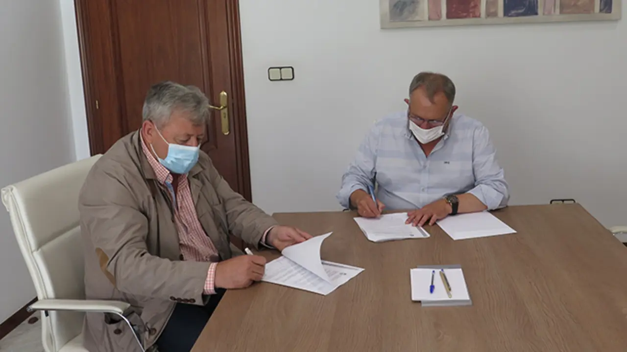 Firma do acordo para obras de mellora na rede viaria do rural da Laracha