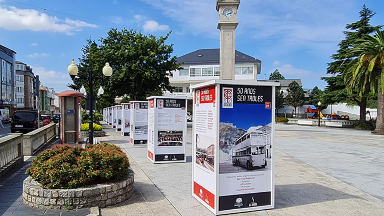 Exposici&oacute;n itinerante na praza do Concello da Laracha