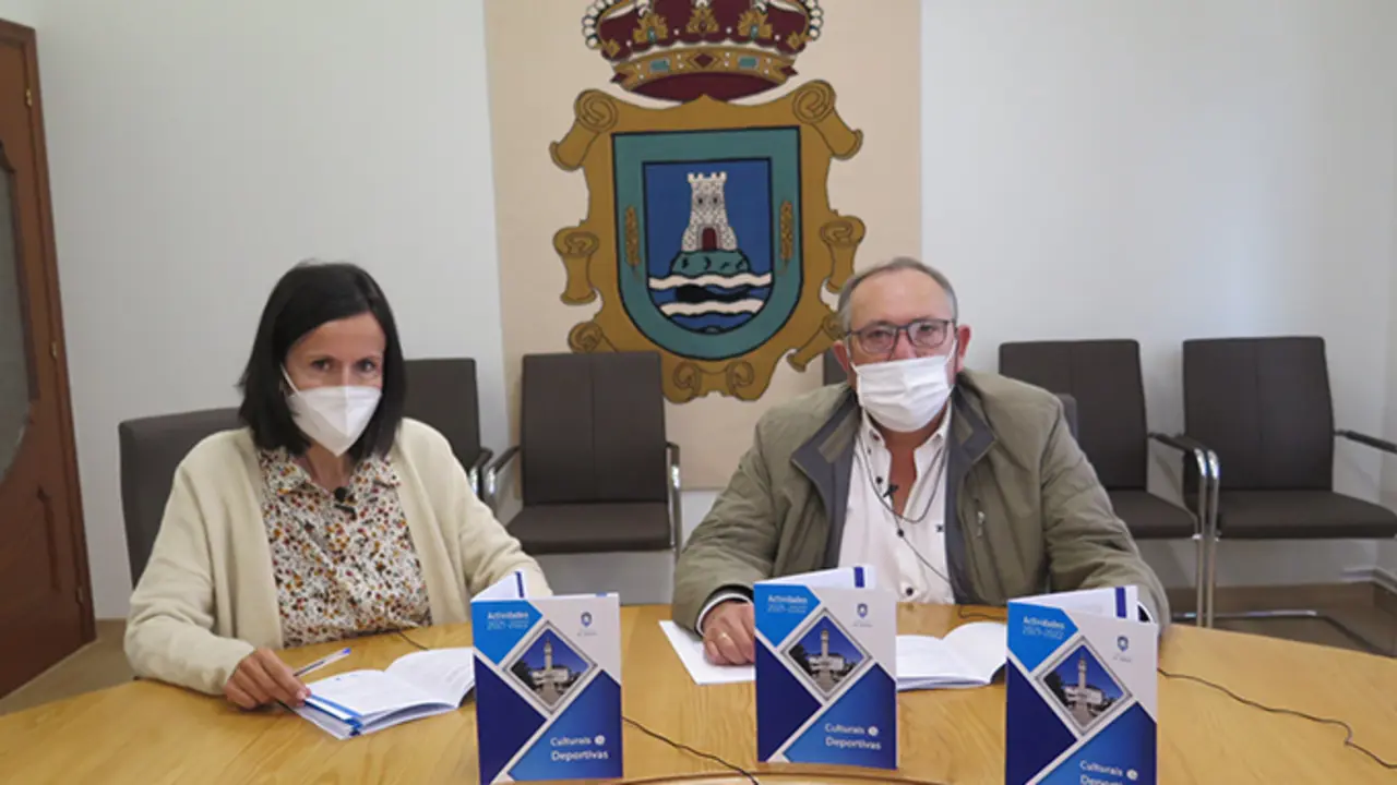 O alcalde e a concelleira presentaron as actividades culturais e deportivas da Laracha 2021-2022