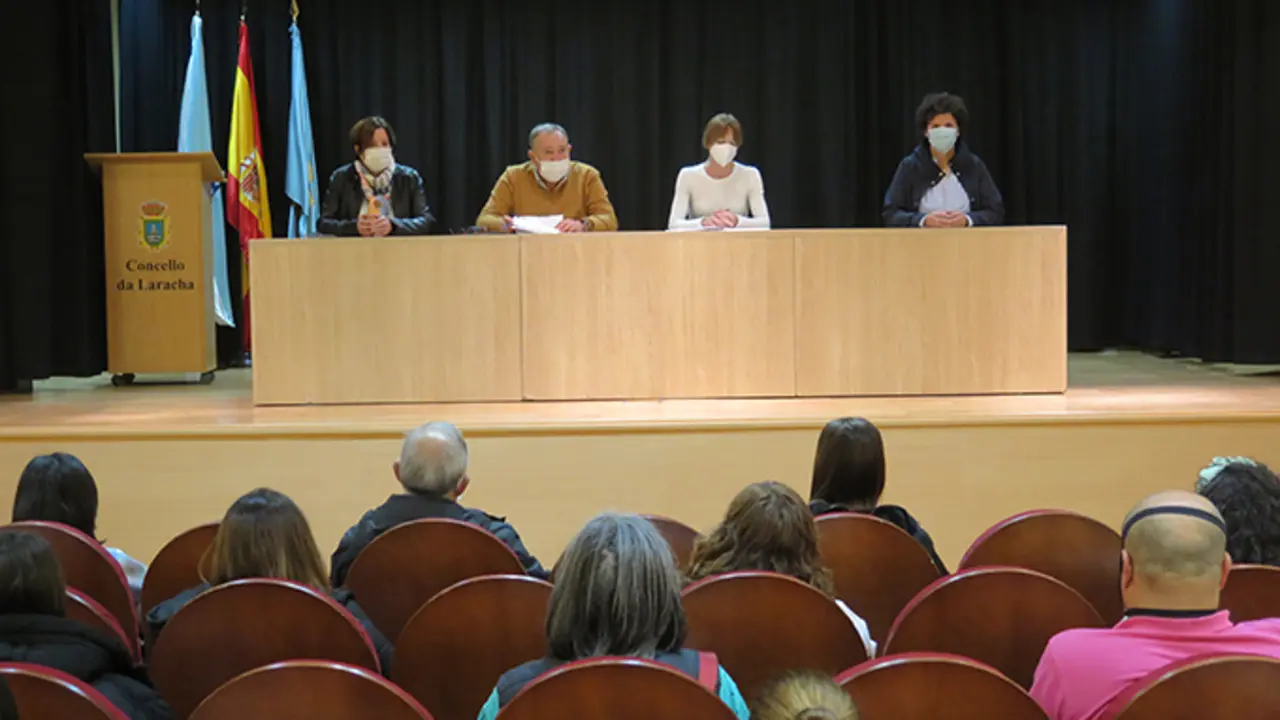 Asistentas a presentaci&oacute;n do obradoiro A Laracha VII