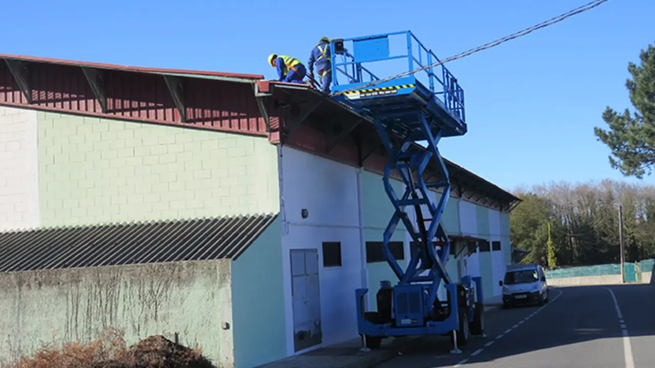 A fase m&aacute;is laboriosa do proxecto no pavill&oacute;n local&iacute;zase na cuberta