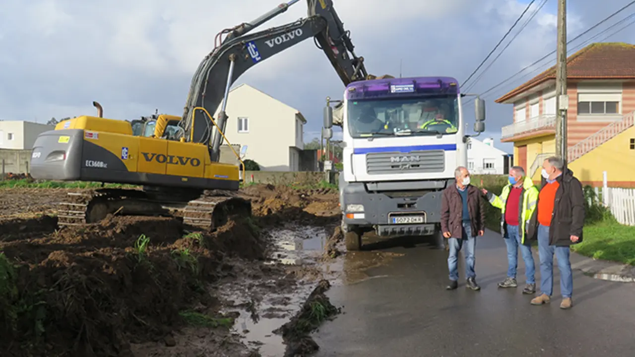Visita do alcalde as obras en A Laracha