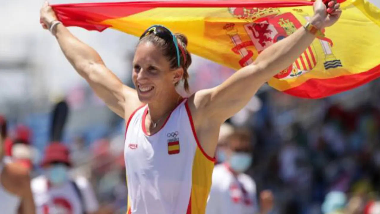 A pirag&uuml;ista galega Teresa Portela logo dunha competici&oacute;n representando a Espa&ntilde;a