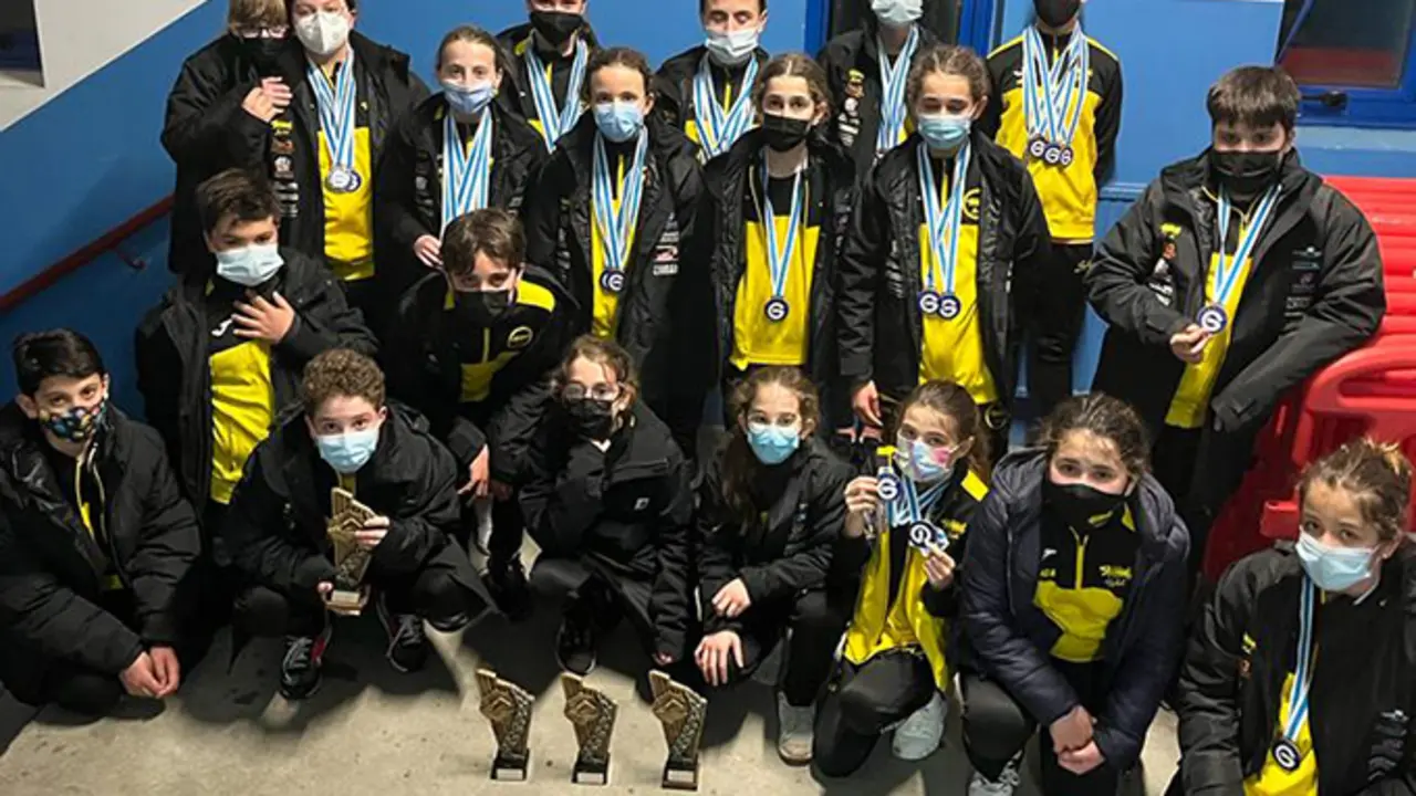 Deportistas categor&iacute;as infantil e cadete do SAL en Caldas de Reis
