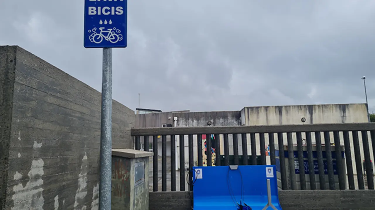 Nova estaci&oacute;n de lavado de bicicletas na Laracha