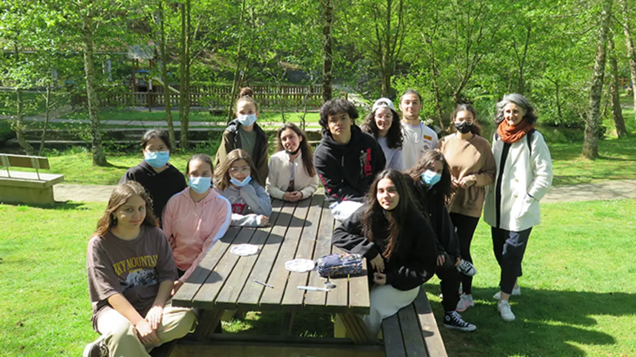 Alumnos do obradoiro de debuxo en Gabenlle
