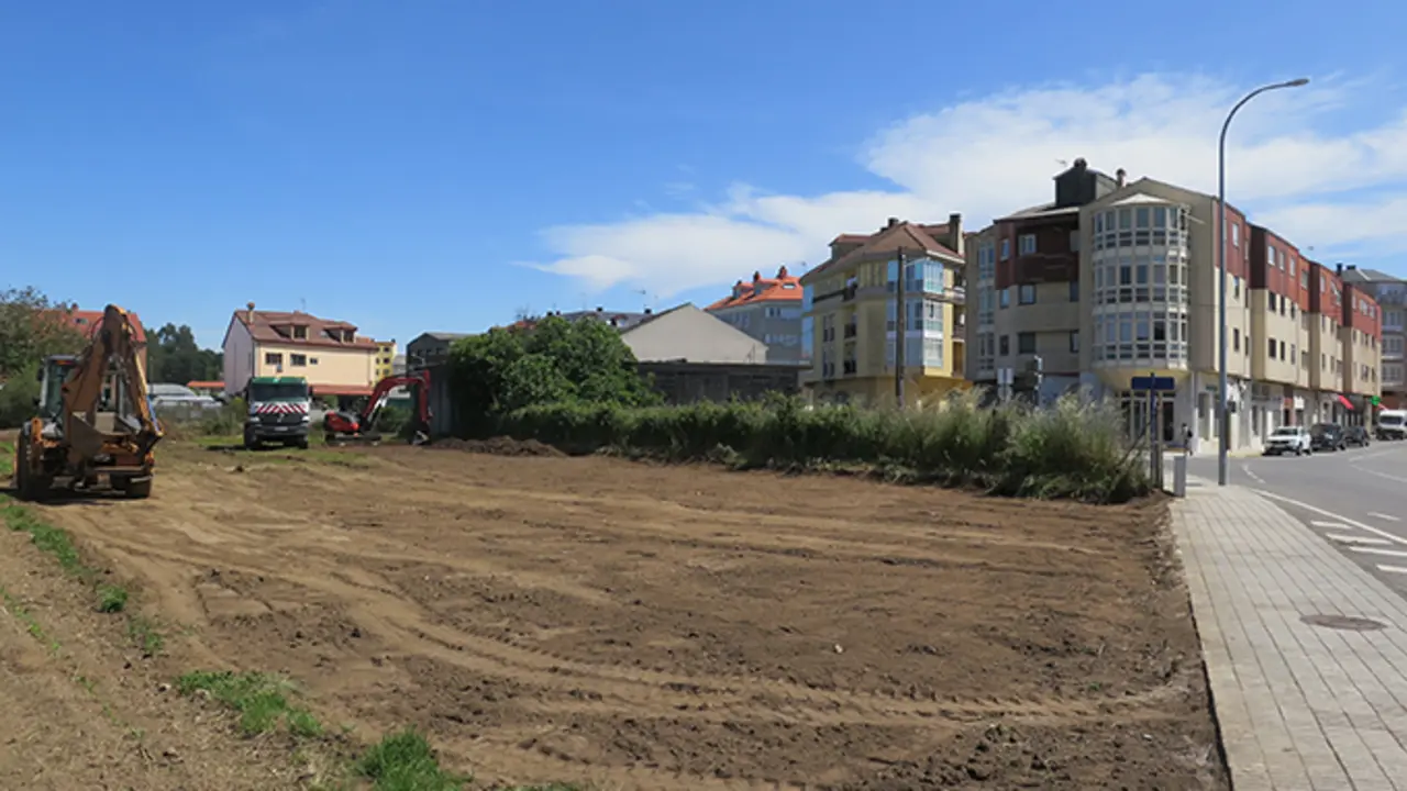 Obras no futuro aparcamento na avenida Bos Aires, A Laracha