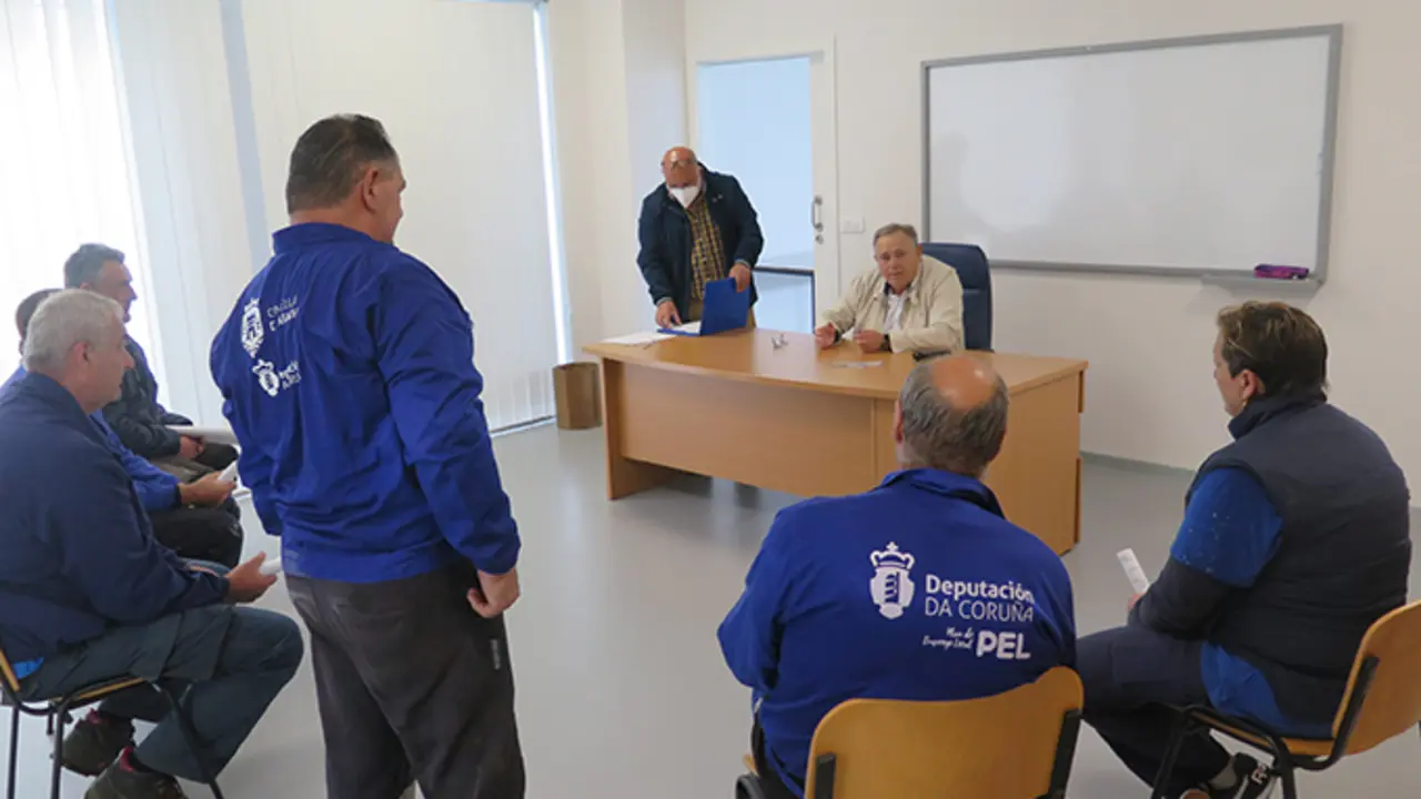 Firma dos contratos cos traballadores da Laracha