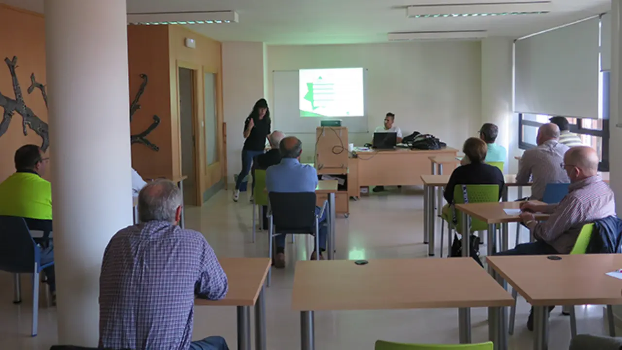 Asistentes a primeira data do curso na sesi&oacute;n te&oacute;rica