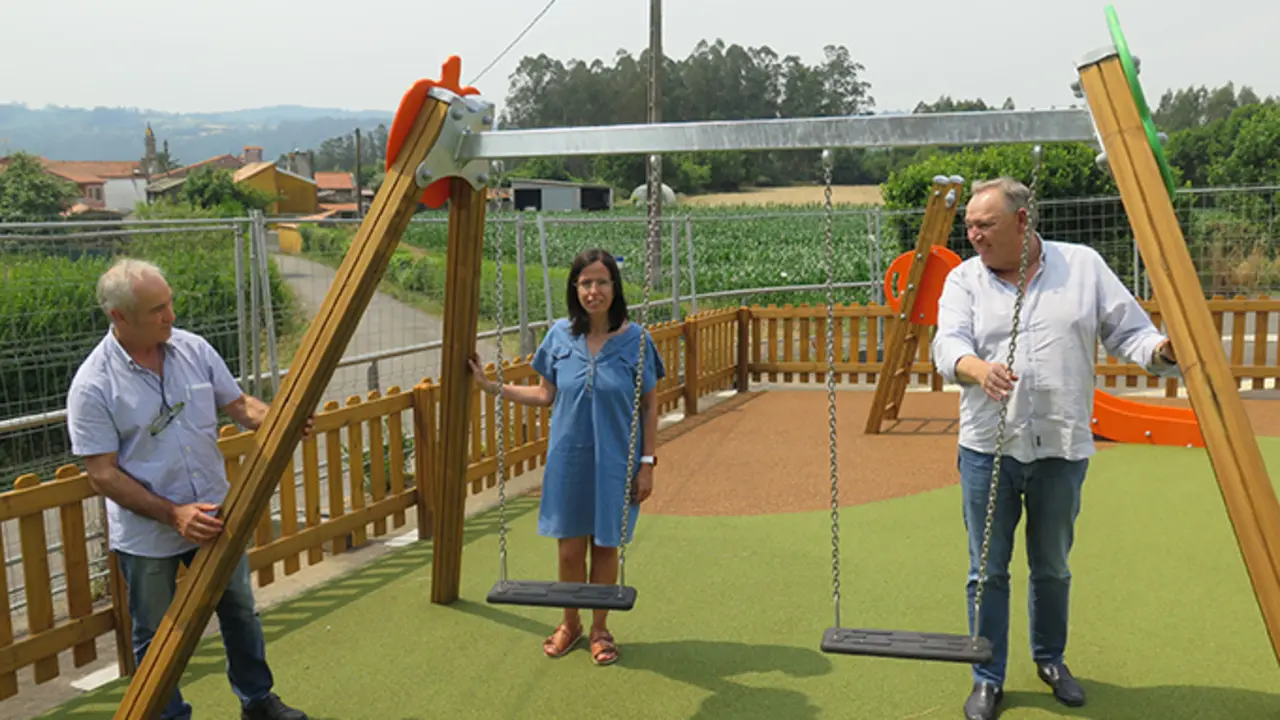 Uno dos novos parques infant&iacute;s situado en Erboedo