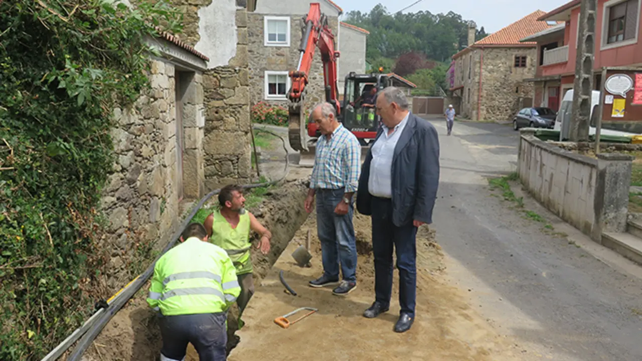 Visita do alcalde e do concelleiro a Erboedo