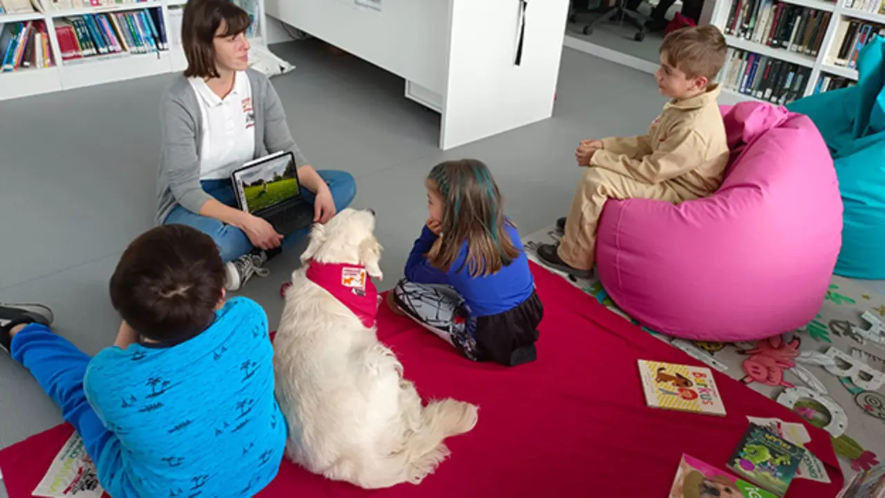 Imaxe da primerira lectura educativa con cans en Cai&oacute;n