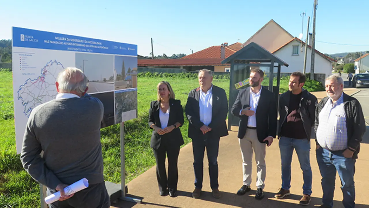 Presentaci&oacute;n novas paradas de autob&uacute;s no concello da Laracha