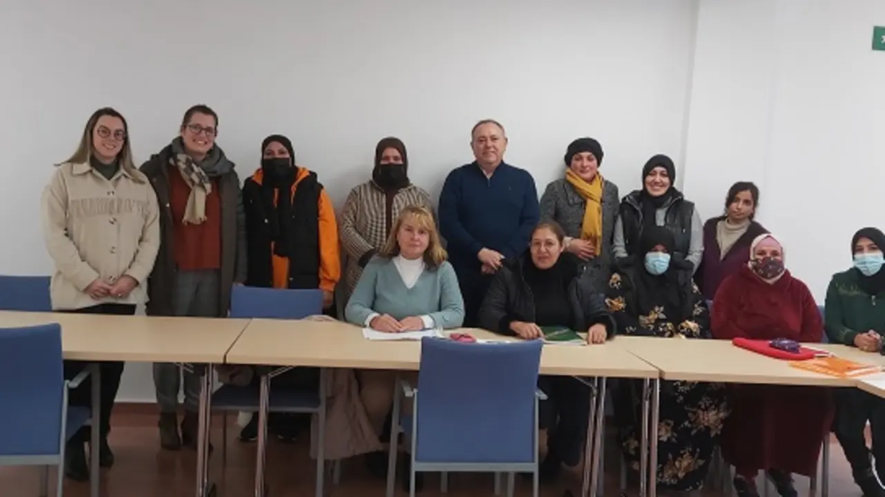 No encontro dos participantes co rexedor municipal
puideron trasladarlle a s&uacute;a satisfacci&oacute;n polo desenvolvemento da iniciativa e os
seus avances no co&ntilde;ecemento do territorio larach&eacute;s e da cultura e o idioma
galego