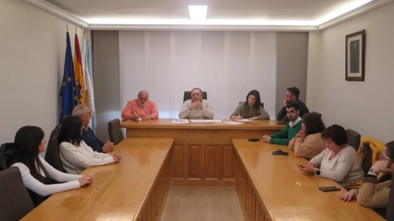As contas do 2023 sa&iacute;ron adiante cos votos do grupo de goberno (Partido Popular) e co posicionamento en contra dos dous grupos da oposici&oacute;n (PSOE e BNG) Foto: Concello da Laracha