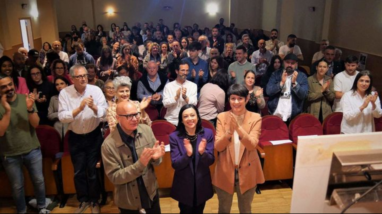 Carolina Casti&ntilde;eiras estivo arroupada no acto por Ana Pont&oacute;n e Xos&eacute; Regueira