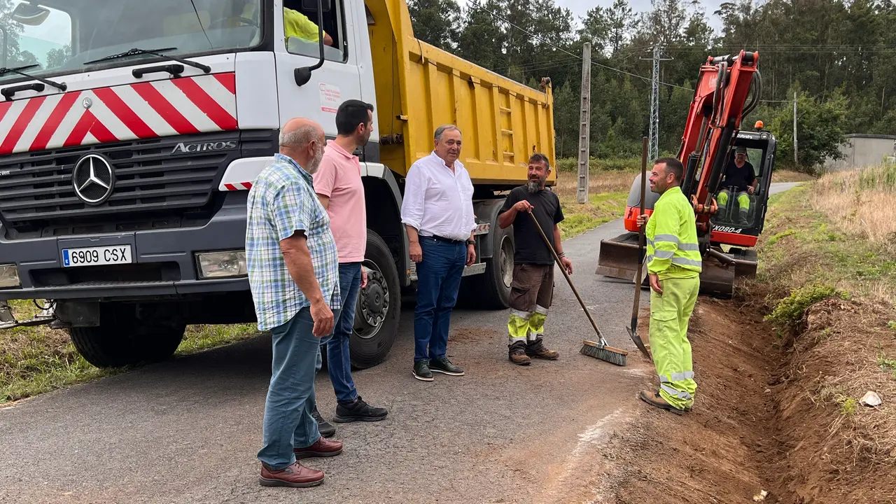 Obras do saneamento en Erboedo.