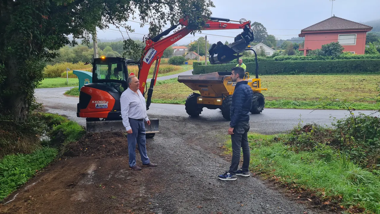 Obras de mellora da rede viaria nas Meneiroas.
