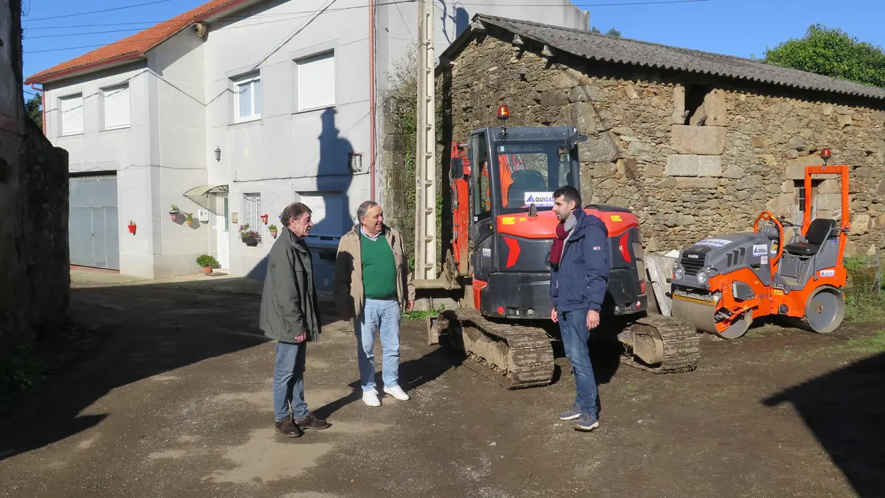 Obras no N&uacute;cleo de San Paio da parroquia de Erboedo.