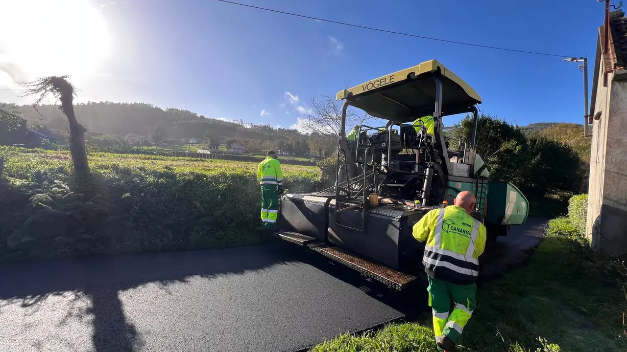 Obras de mellora da estrada A Riba-A Ferrar&iacute;a en Coiro.