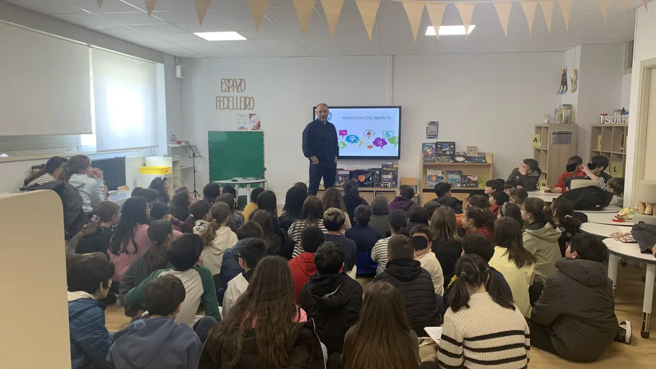 Sesi&oacute;n informativa de infancia e adolescencia no CEIP Otero Pedraio.