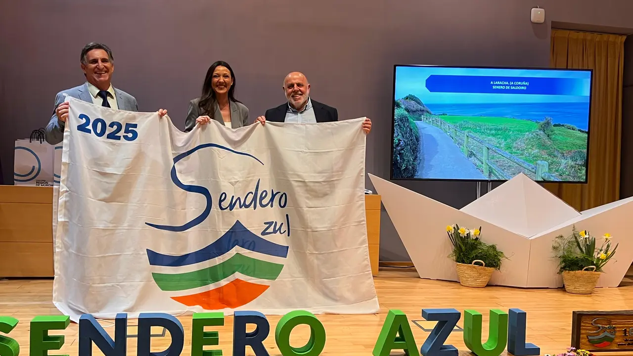 O Sendeiro de Saldoiro de Cai&oacute;n recibe a bandeira "Sendeiro Azul".
