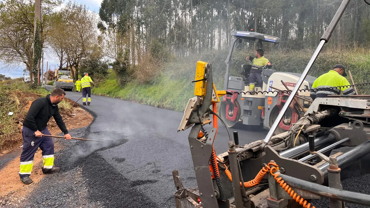 Obras de mellora na estrada A Cheda-Guilfoi.