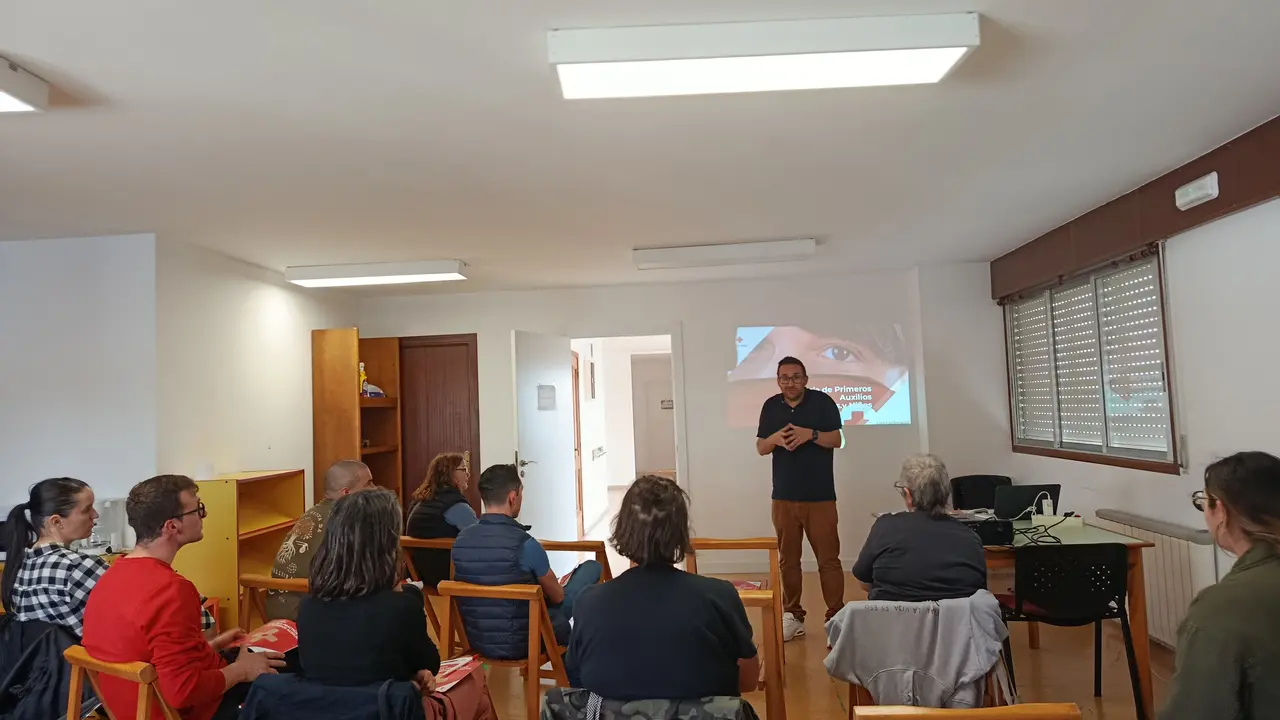 Primeira xornada formativa para familias dende o servicio de atenci&oacute;n temper&aacute;.