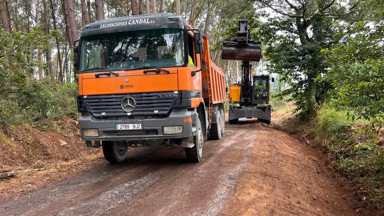 En marcha as obras de mellora da rede viaria na parroquia de Lendo.