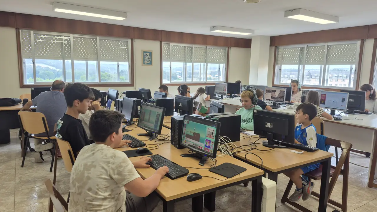 &Eacute;xito participativo nas tres quendas do campamento dixital do programa de ver&aacute;n.