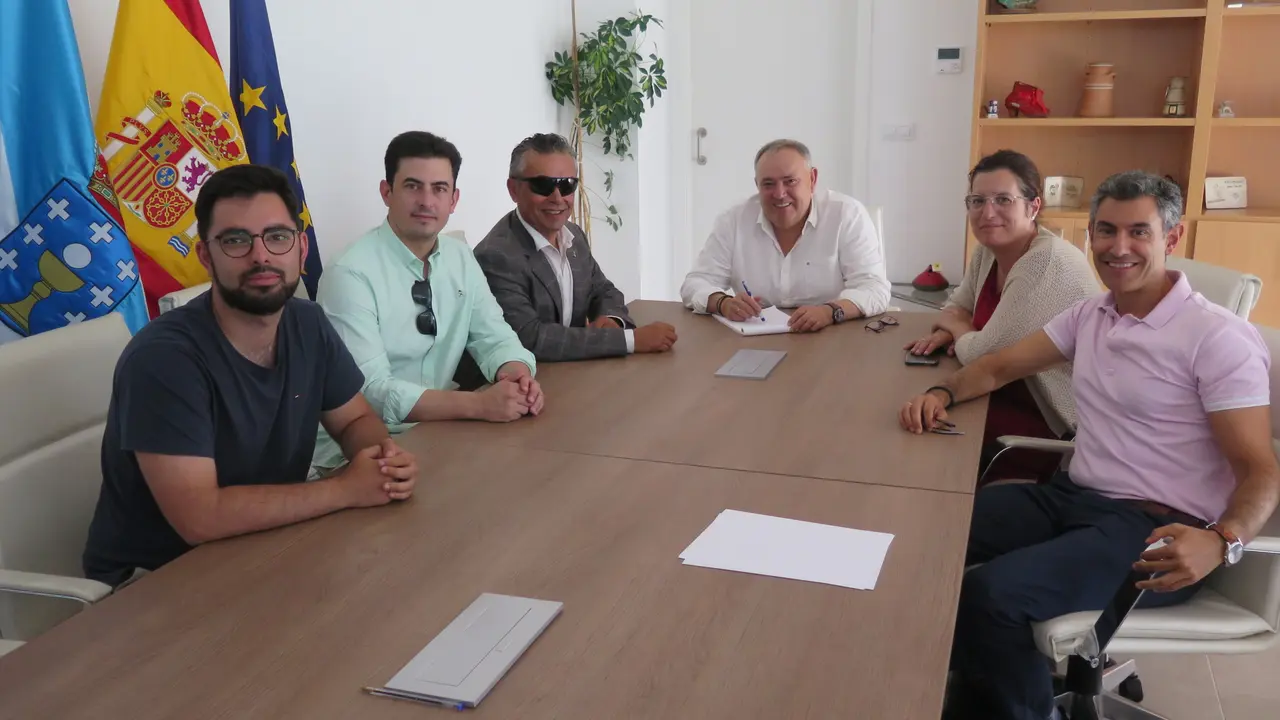 Reuni&oacute;n coa ONCE para ultimar a instalaci&oacute;n dun punto de venda fixo na Laracha.