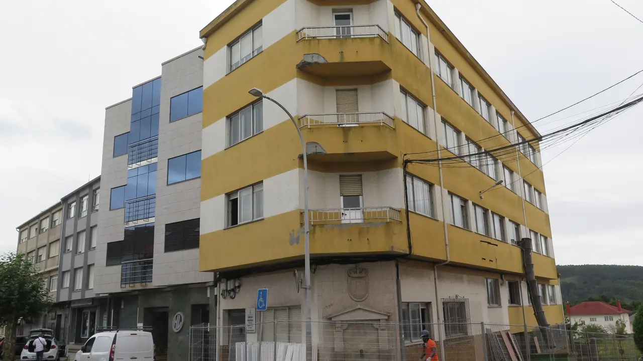 Obras para transformar servizos m&uacute;ltiples no Edificio Interxeracional.