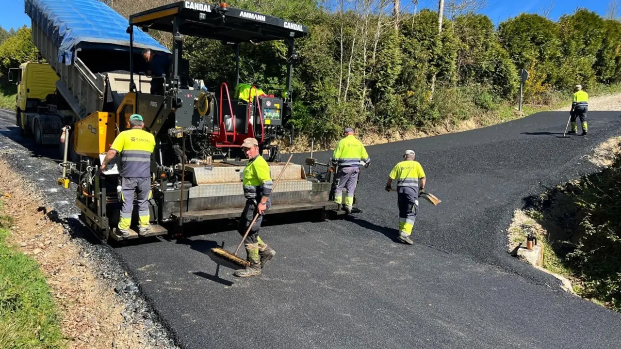 Obras en la carretera entre O Lorteiro y Goexe.